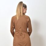 Dámské šaty se stojáčkem – karamelová