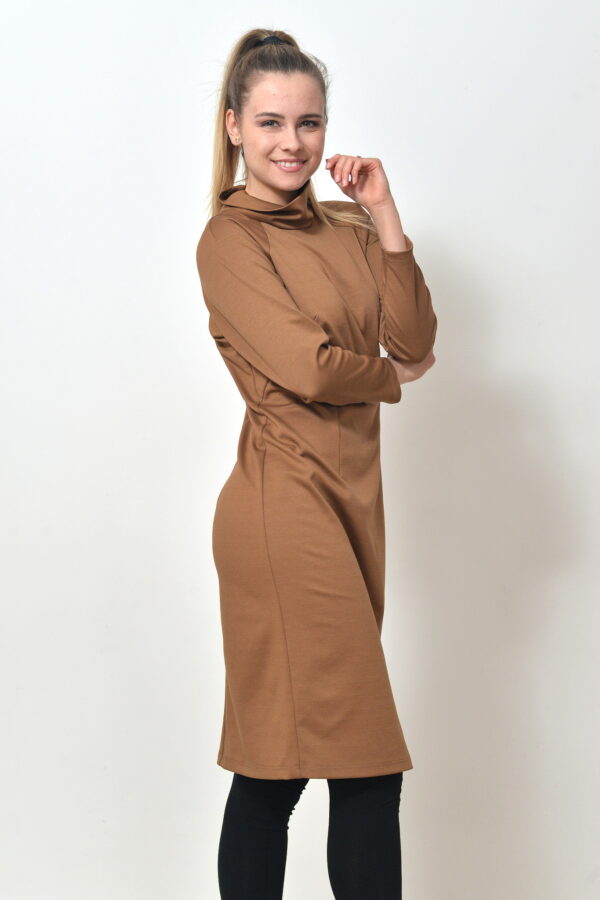 Dámské šaty se stojáčkem - karamelová