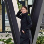 Dámský černý kabát ze softshellu