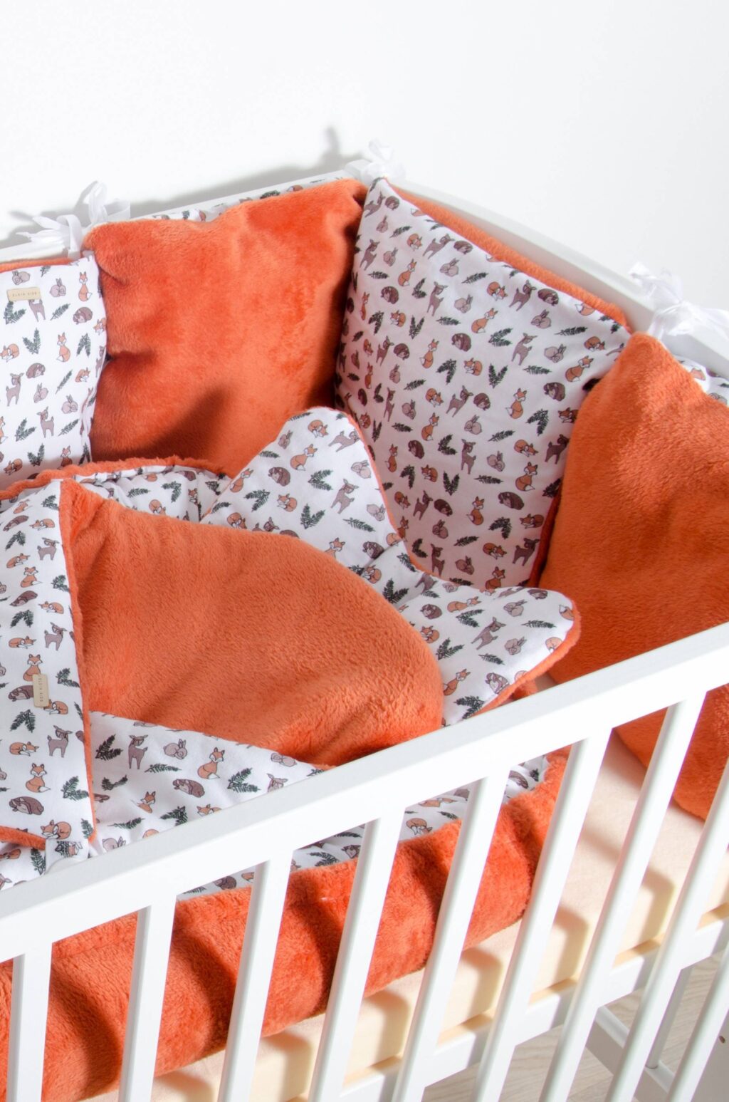 Polštářkový mantinel - vzor les, cihlová