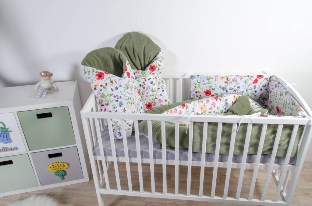 Plochý mantinel a rychlozavinovačka - vzor louka, olivový samet