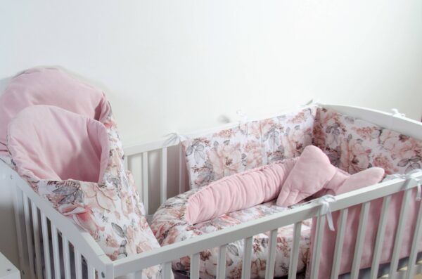 Plochý mantinel - vzor květy, růžový samet