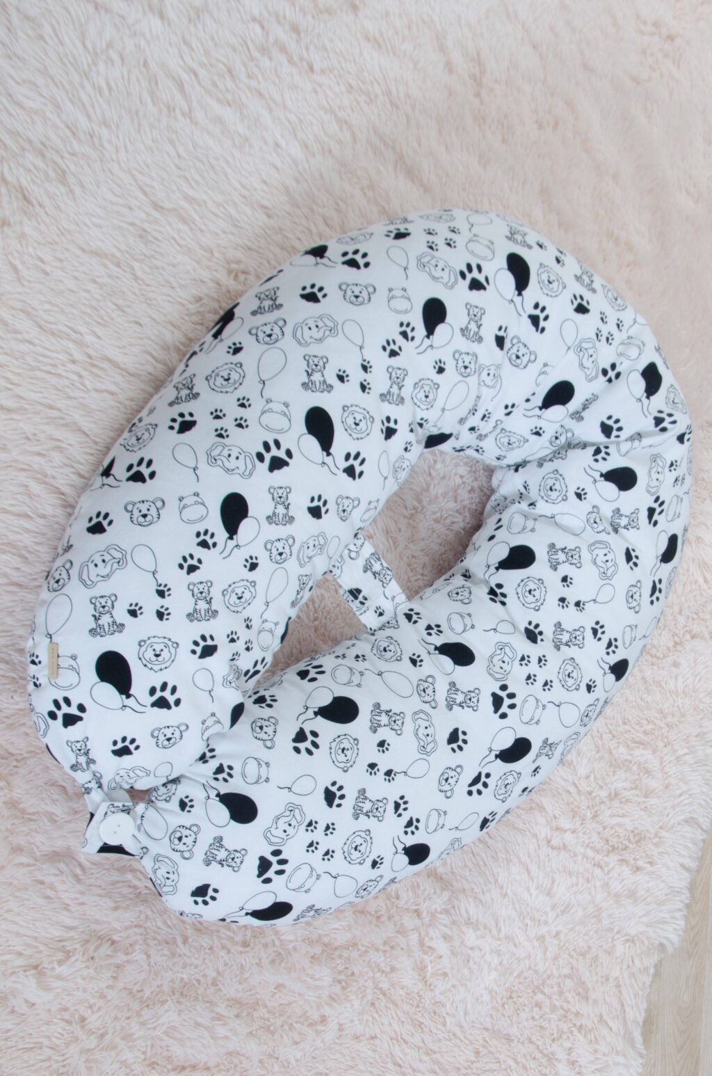 Multifunkční kojící polštář - vzor zvířátka a ťapky
