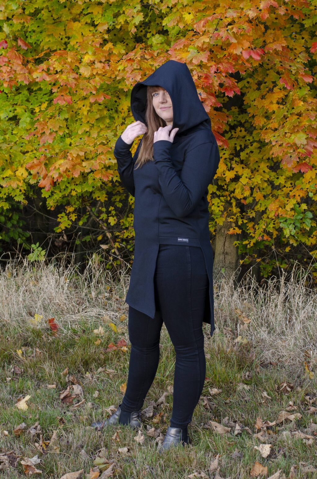 Černá tunika s kapucí