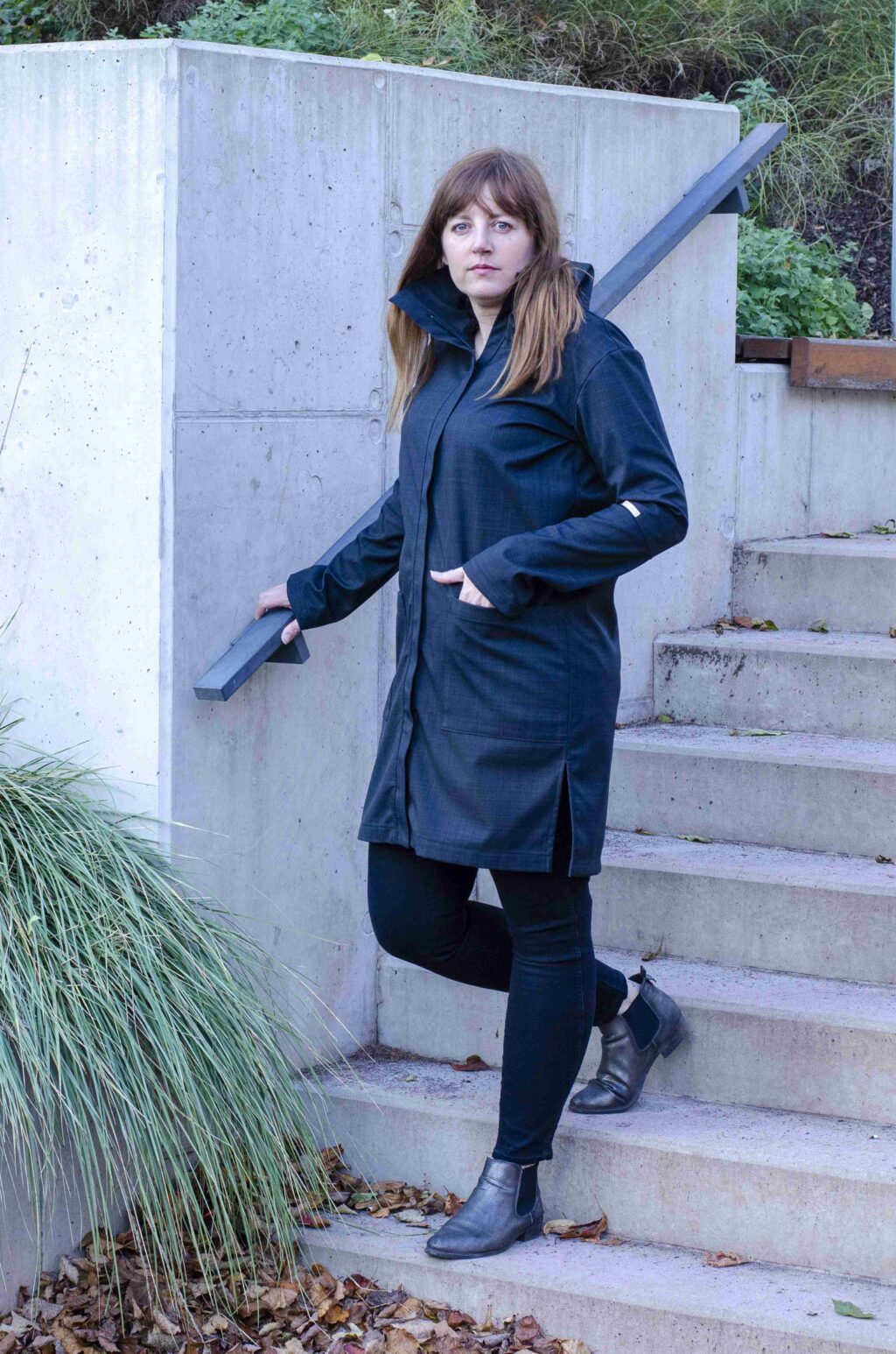 Černý kabát ze softshellu na zip