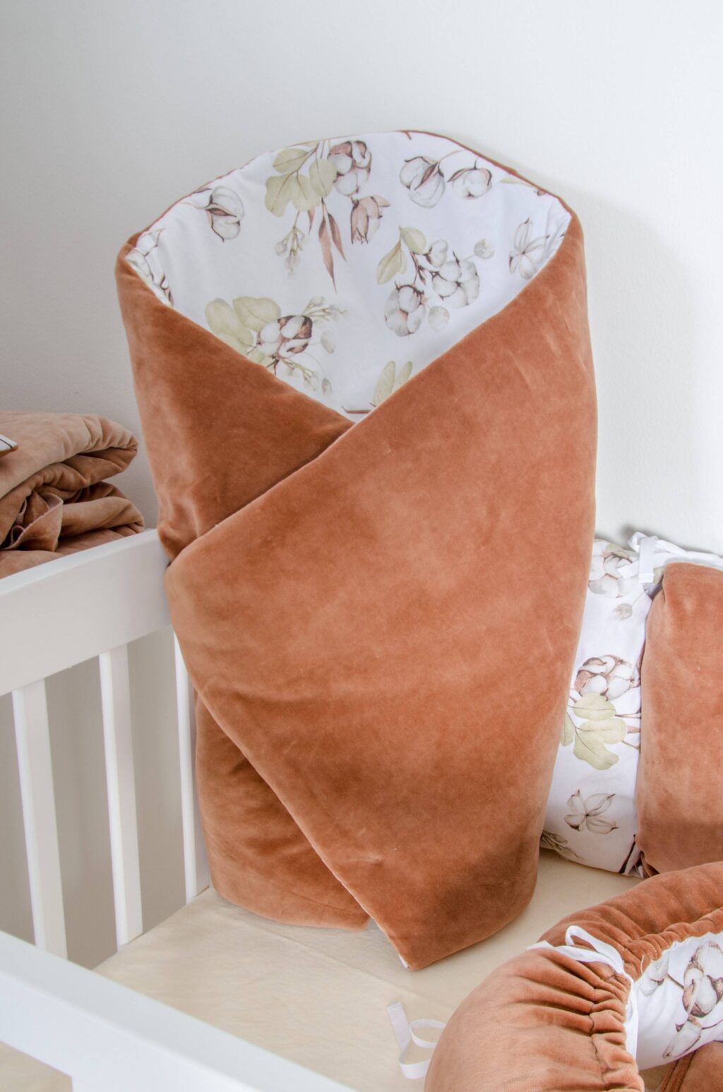 Rychlozavinovačka - vzor květy bavlny, karamelový samet