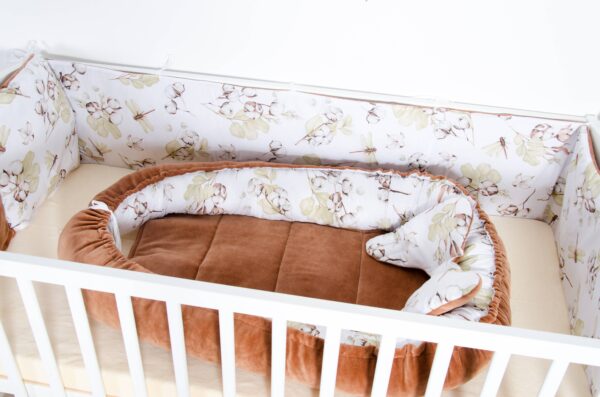 Oboustranné hnízdečko a plochý mantinel - vzor květy bavlny, karamelový samet