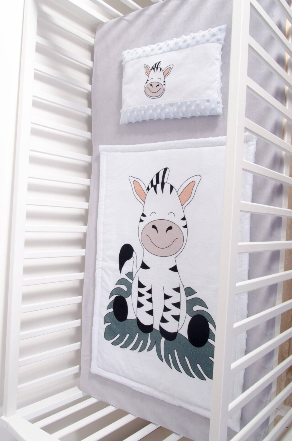 Polštářek a přikrývka - vzor zebra, bleděmodré minky
