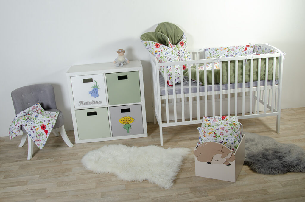 Základní set - hnízdečko, rychlozavinovačka, plochý mantinel, stabilizační polštářek - vzor louka, olivový samet