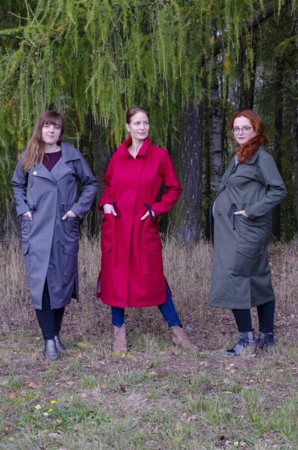 Khaki kabát s klopou ze softshellu na patenty