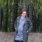 Khaki kabát s klopou ze softshellu na patenty