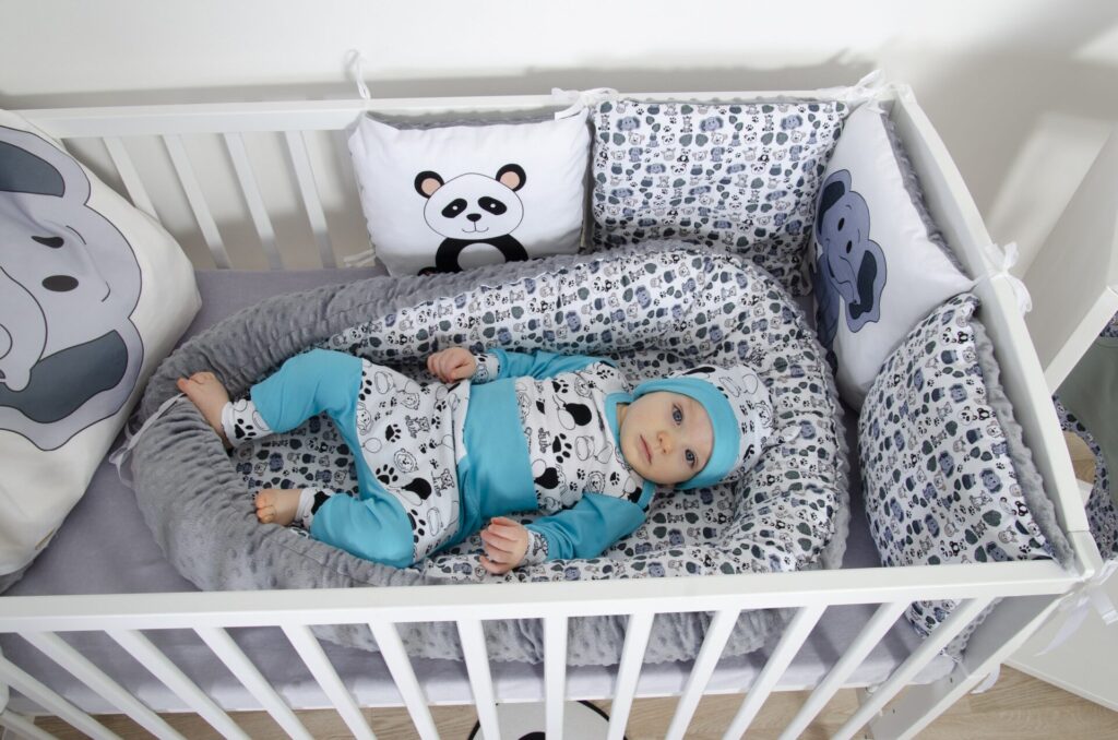 Set body, baggy a čepička - vzor ťapky, modré