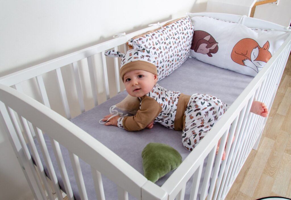 Set body s dlouhým rukávem, basic tepláky a polštářkový mantinel - vzor lesní zvířátka