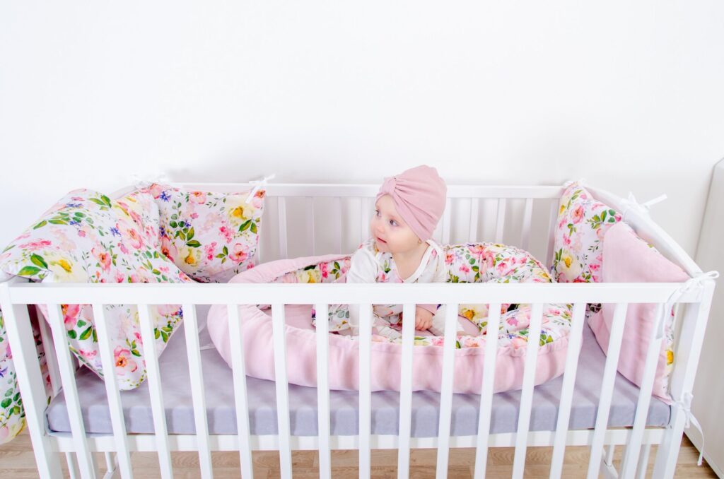 Set body, legín se sukýnkou a čepičkou - vzor květy