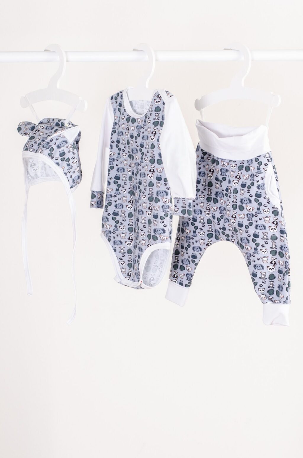 Set body, baggy s čepičkou Set body, baggy s čepičkou - vzor zvířátka
